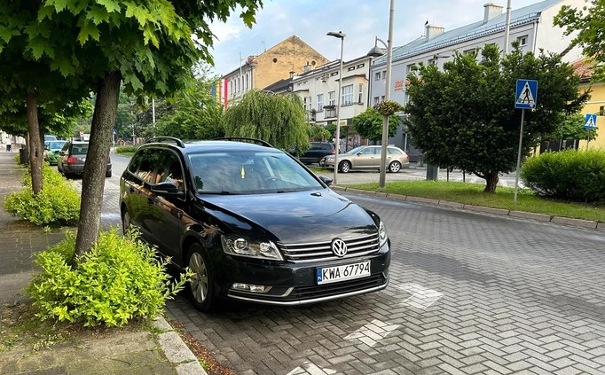 Volkswagen Passat cena 36900 przebieg: 240000, rok produkcji 2013 z Andrychów małe 92